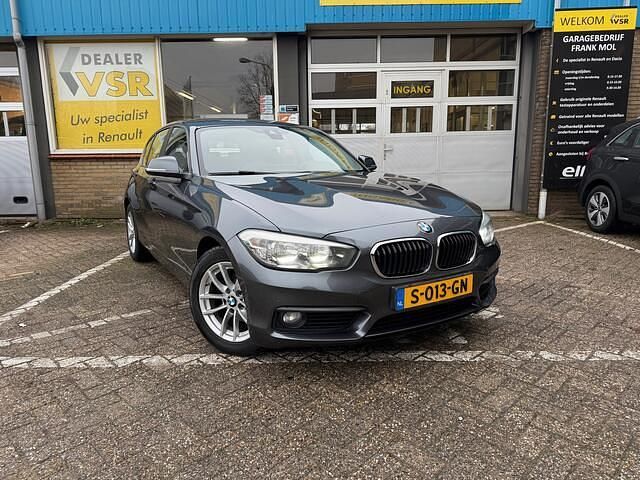 Grijs Occasion 2018 BMW 116 Executive Hatchback | € 13.500 (Eerlijke prijs) - Afbeelding 1/4