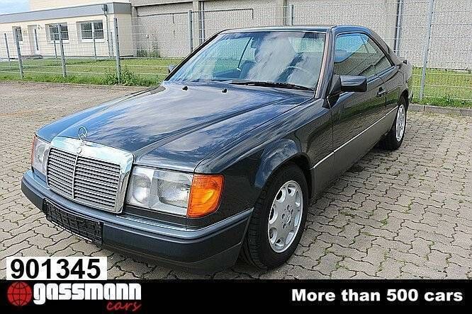 Zwartschwarz Gebruikt 1992 Mercedes 230 Coupé | € 15.000 - Afbeelding 1/4