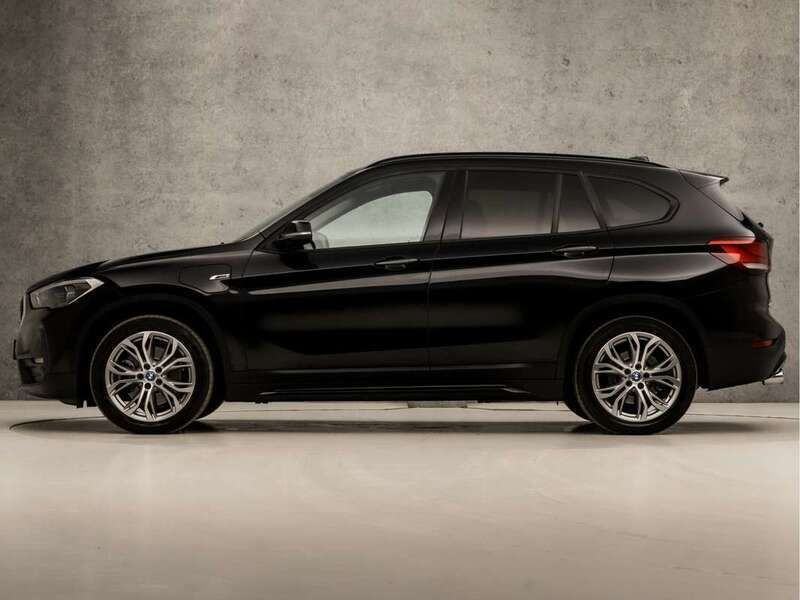Zwart Gebruikt 2022 BMW X1 Sport Line SUV | € 20.945 (Super prijs) - Afbeelding 1/3
