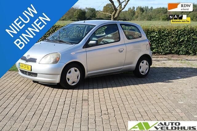Grijs Gebruikt 2000 Toyota Yaris Sol Hatchback | € 950 (Goede deal) - Afbeelding 1/4