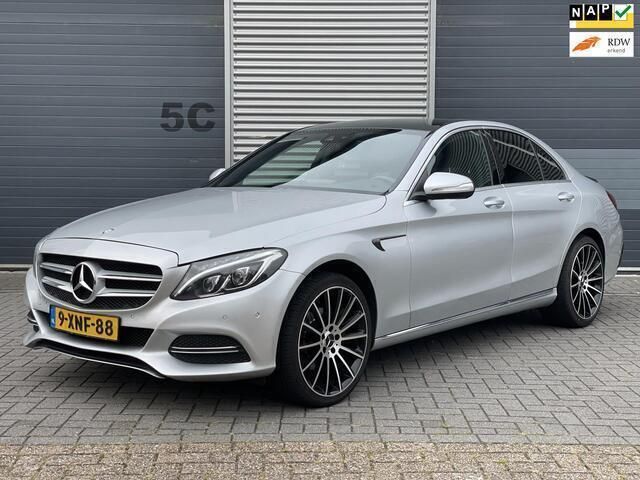 Grijs Gebruikt 2014 Mercedes C220 AMG Sedan | € 14.950 (Duur) - Afbeelding 1/4