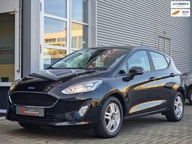 Zwart (metallic) Gebruikt 2019 Ford Fiesta Trend Hatchback | € 8.938 (Eerlijke prijs) - Afbeelding 1/4