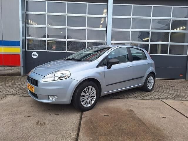 Grijs Gebruikt 2006 Fiat Grande Punto Emotion Hatchback | € 1.495 (Eerlijke prijs) - Afbeelding 1/4