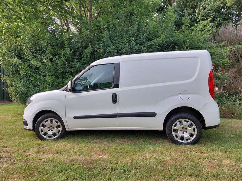 Wit Gebruikt 2015 Fiat Doblò MPV | € 7.000 - Afbeelding 1/4