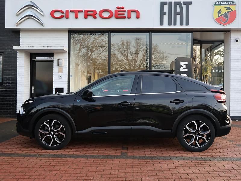 Occasion Citroën e-C4 Business Class 100 kW (136 PK) 2022 Zwart (parellak) Hatchback