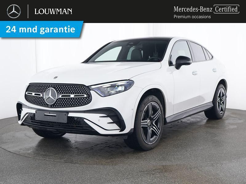 Licht manufaktur opalietwit bright metallic Occasion 2024 Mercedes GLC300 AMG Coupé | € 73.850 (Duur) - Afbeelding 1/4