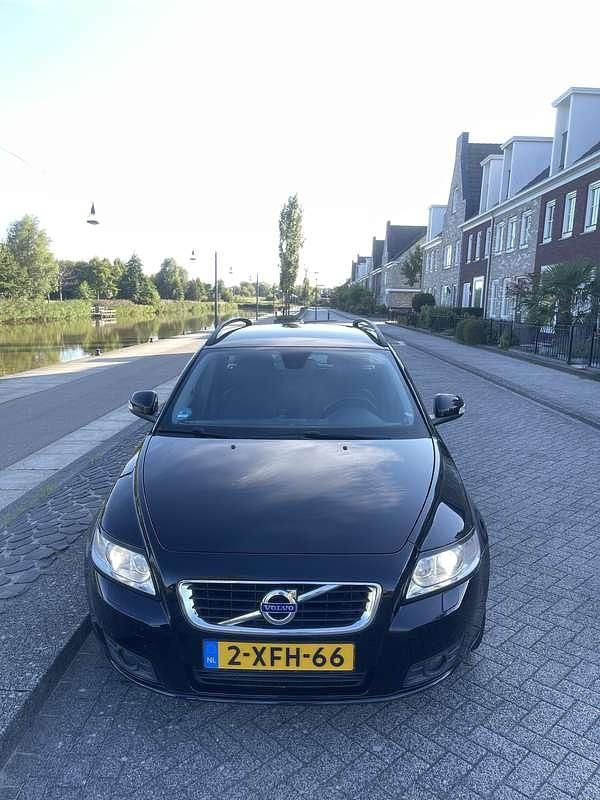 Zwart Occasion 2011 Volvo V50 Stationwagen | € 6.850 - Afbeelding 1/4