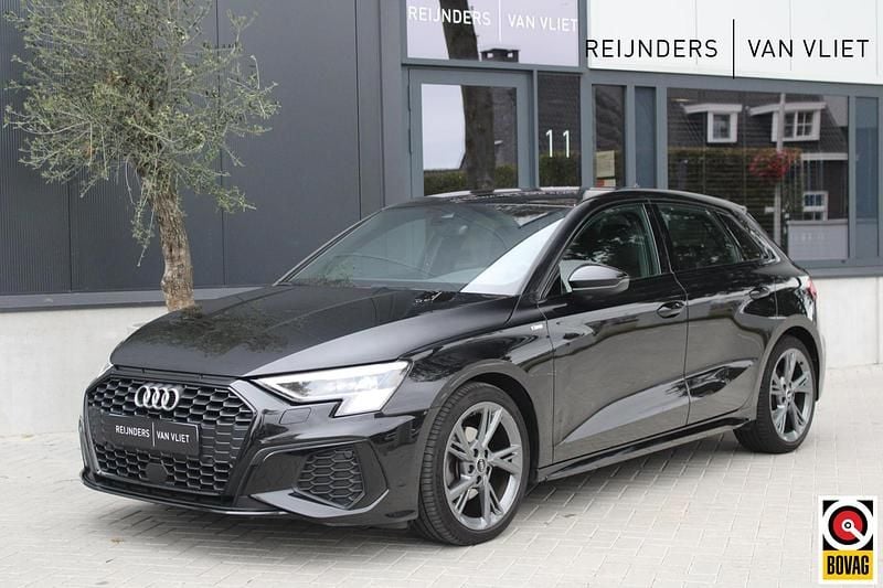 Zwart Gebruikt 2021 Audi A3 Sportback S-Line Hatchback | € 25.890 (Eerlijke prijs) - Afbeelding 1/4