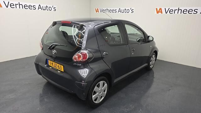 Occasion Toyota Aygo 68 PK (50 kW) 2011 Grijs (metallic) Hatchback