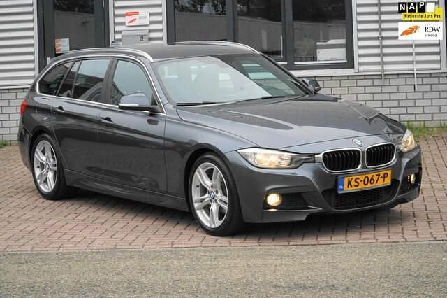 Grijs Gebruikt 2013 BMW 320 Executive Stationwagen | € 9.350 (Super prijs) - Afbeelding 1/4