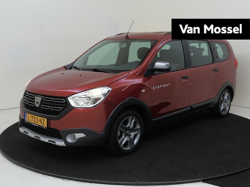 Rood Gebruikt 2020 Dacia Lodgy Stepway MPV | € 17.435 (Iets duurder) - Afbeelding 1/4
