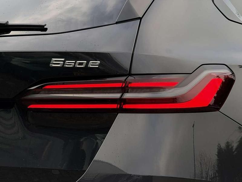Occasion BMW 550e Comfort Edition 313 PK (230 kW) 2025 Grijs (metallic) Stationwagen