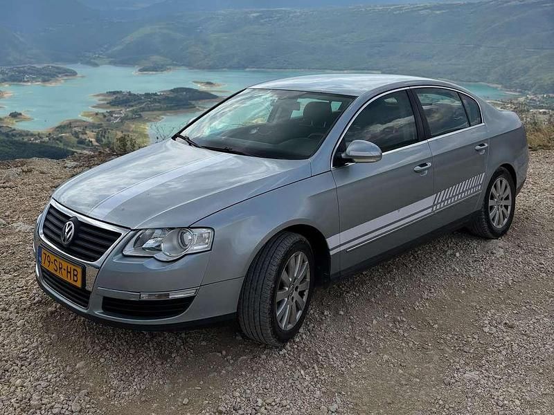 Blauw Gebruikt 2006 VW Passat Comfortline Sedan | € 1.250 (Super prijs) - Afbeelding 1/4