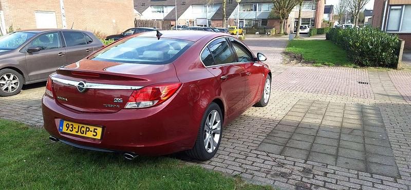 Occasion Opel Insignia Cosmo 220 PK (161 kW) 2009 Rood Sedan
