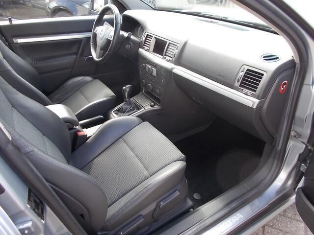 Occasion Opel Vectra GTS Executive 120 PK (88 kW) 2009 Grijs Hatchback