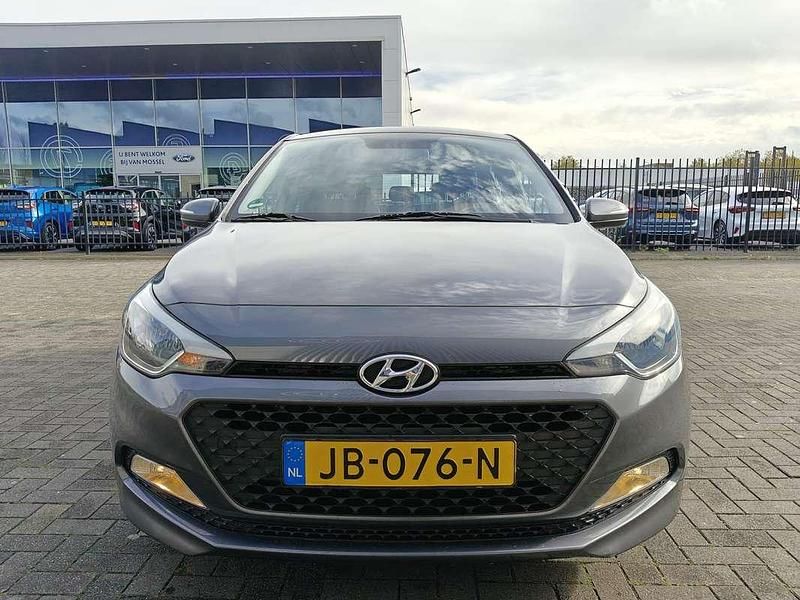 Grijs Gebruikt 2017 Hyundai i20 Hatchback | € 7.500 (Super prijs) - Afbeelding 1/4
