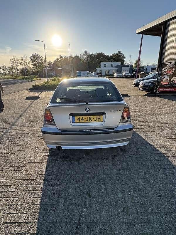 Occasion BMW 330 Comfort Edition 143 PK (105 kW) 2002 Grijs Hatchback