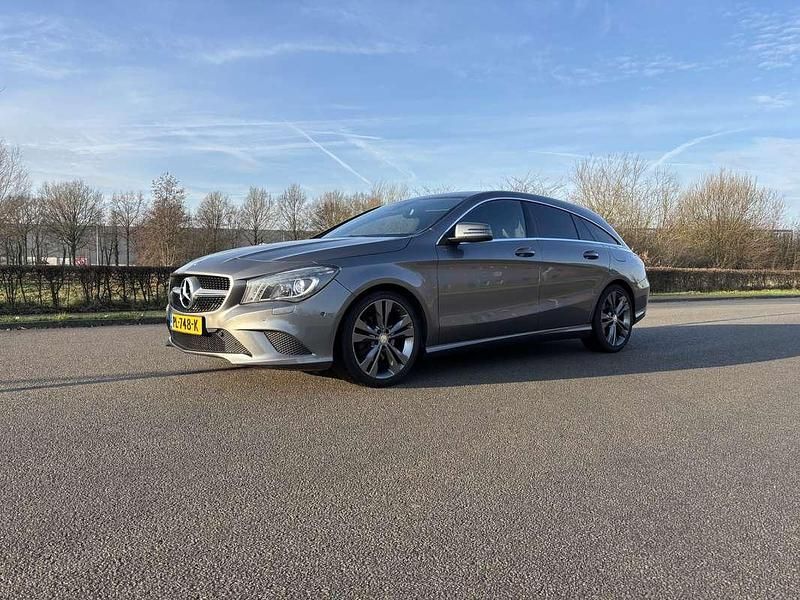 Grijs Gebruikt 2016 Mercedes CLA200 Prestige Stationwagen | € 16.950 (Goede deal) - Afbeelding 1/4