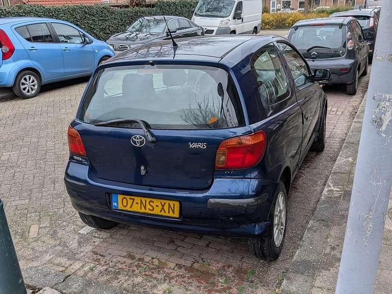 Blauw Gebruikt 2004 Toyota Yaris Hatchback | € 1.100 (Goede deal) - Afbeelding 1/4