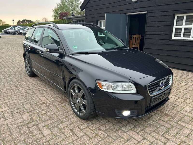 Zwart Gebruikt 2011 Volvo V50 Stationwagen | € 1.750 - Afbeelding 1/4