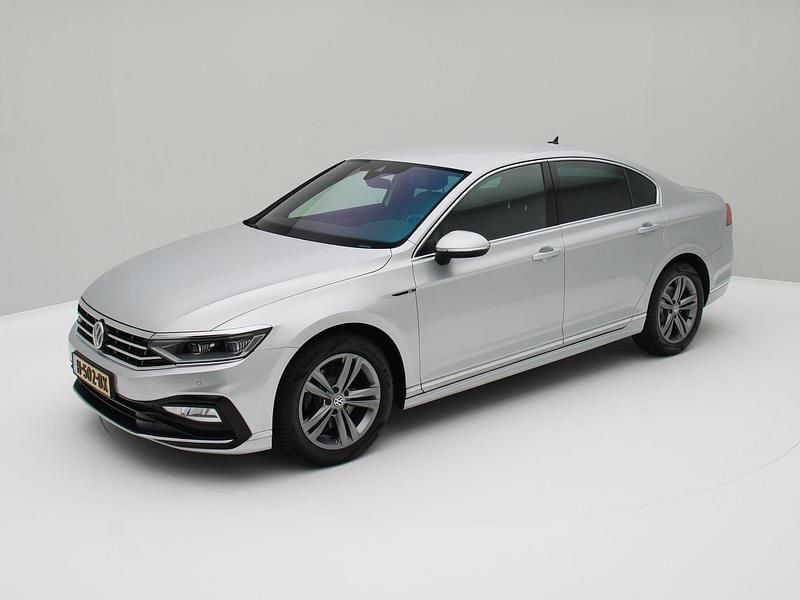Grijs Gebruikt 2020 VW Passat Business Sedan | € 23.000 (Eerlijke prijs) - Afbeelding 1/3
