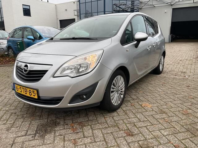 Grijs Gebruikt 2013 Opel Meriva Design Edition MPV | € 3.450 (Iets duurder) - Afbeelding 1/4