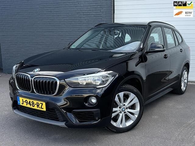 Zwart Gebruikt 2017 BMW X1 Executive SUV | € 16.950 (Super prijs) - Afbeelding 1/4