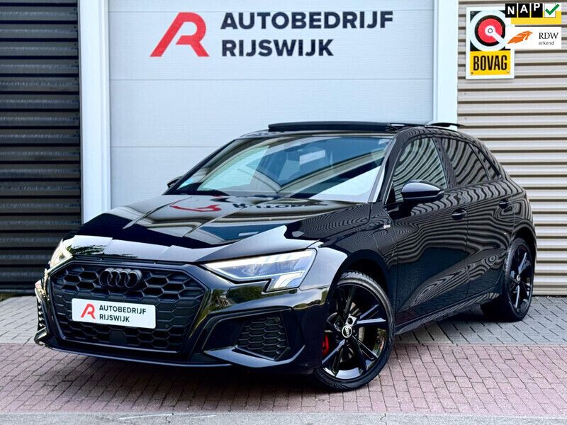 Zwart Gebruikt 2023 Audi A3 Sportback e-tron Competition Sedan | € 39.950 (Eerlijke prijs) - Afbeelding 1/4