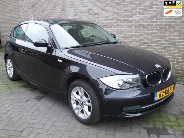 Zwart Gebruikt 2009 BMW 116 Hatchback | € 4.250 (Eerlijke prijs) - Afbeelding 1/4