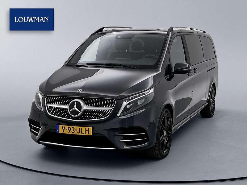 Zwart Gebruikt 2023 Mercedes V300 AMG MPV | € 68.445 (Eerlijke prijs) - Afbeelding 1/3