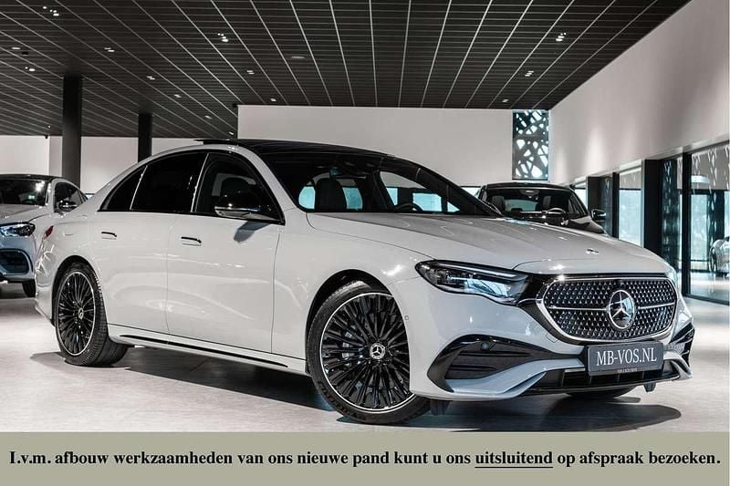 Grijs Gebruikt 2024 Mercedes E400 AMG Sedan | € 98.950 - Afbeelding 1/4