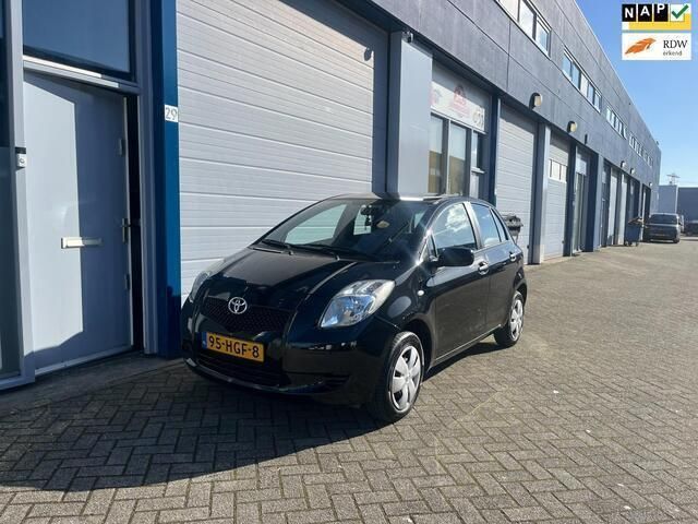 Zwart, metallic lak Occasion 2008 Toyota Yaris Hatchback | € 4.850 (Eerlijke prijs) - Afbeelding 1/4