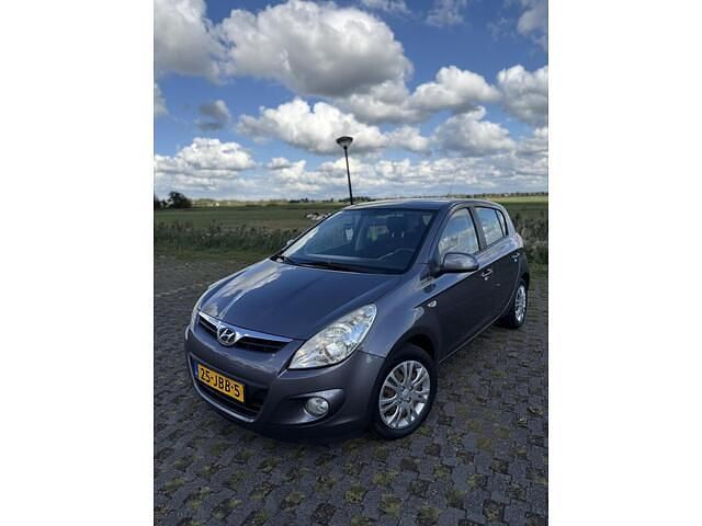 Grijs Gebruikt 2009 Hyundai i20 Hatchback | € 3.499 (Eerlijke prijs) - Afbeelding 1/4