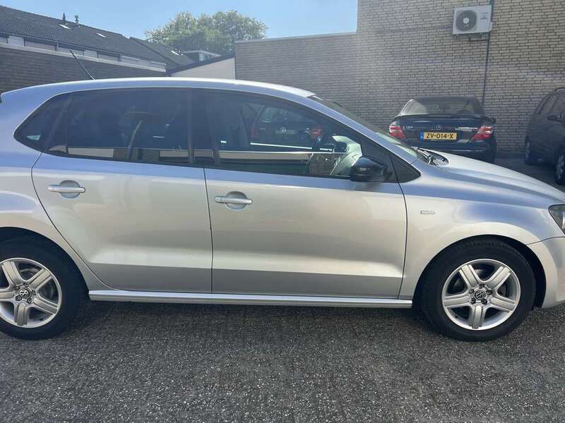 Grijs Gebruikt 2012 VW Polo Match Hatchback | € 6.000 (Goede deal) - Afbeelding 1/4