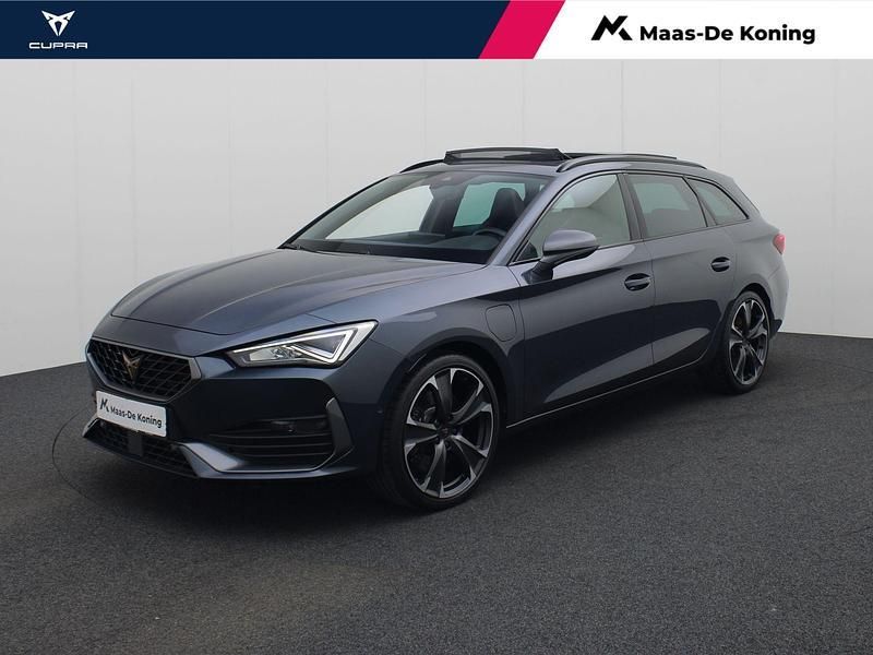 Grijs Gebruikt 2023 Cupra Leon VZ Stationwagen | € 30.440 (Eerlijke prijs) - Afbeelding 1/4
