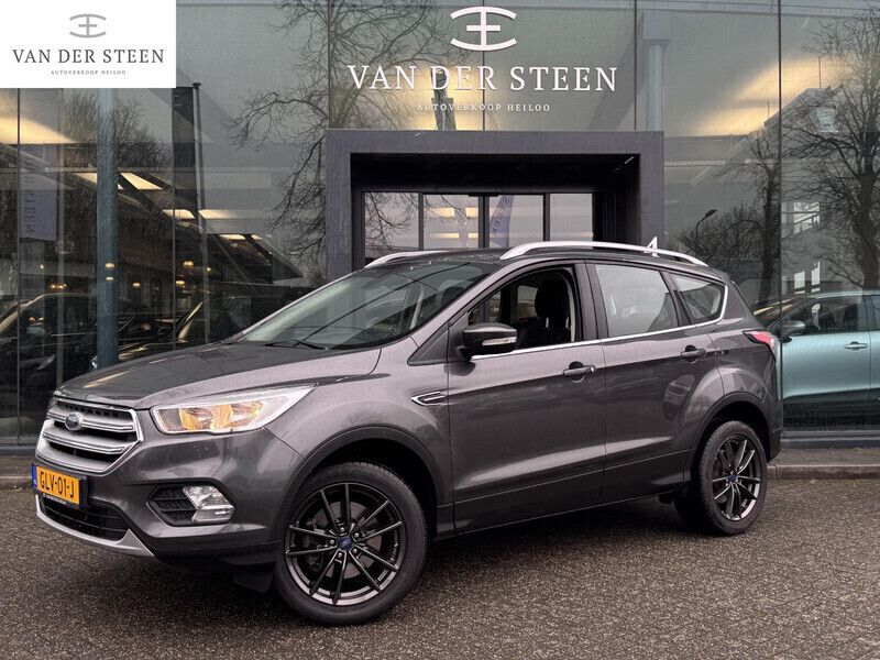 Grijs Gebruikt 2018 Ford Kuga SUV | € 18.745 (Eerlijke prijs) - Afbeelding 1/4