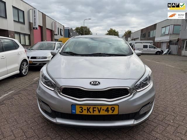 Grijs Gebruikt 2014 Kia ProCeed Hatchback | € 4.750 (Eerlijke prijs) - Afbeelding 1/4