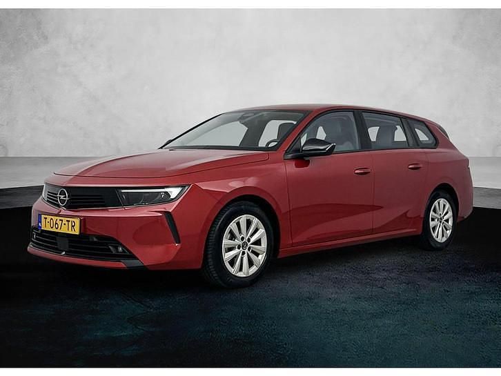Rood Gebruikt 2023 Opel Astra Stationwagen | € 35.706 - Afbeelding 1/4