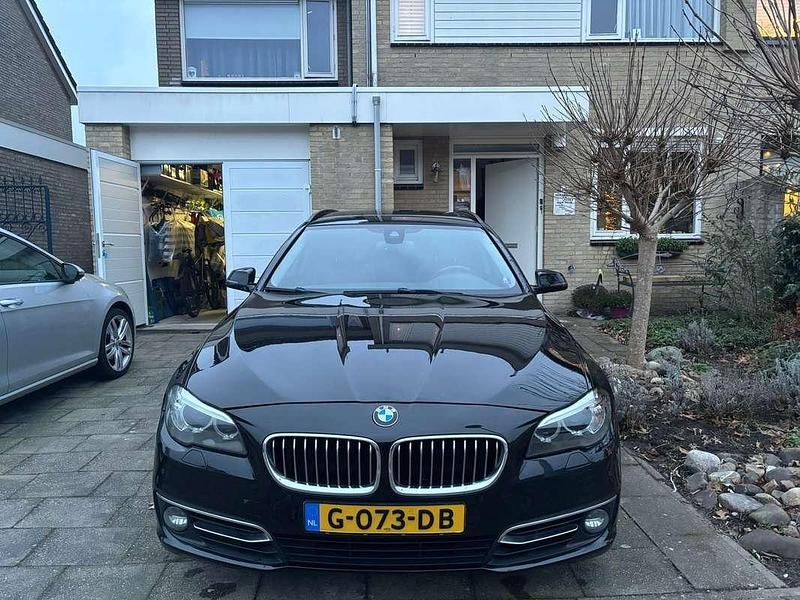 Zwart Gebruikt 2013 BMW 520 Executive Stationwagen | € 8.900 (Goede deal) - Afbeelding 1/4