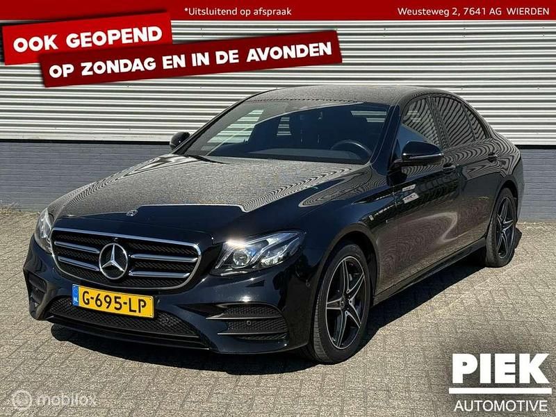 Zwart Gebruikt 2019 Mercedes E300 Business Sedan | € 29.999 - Afbeelding 1/3