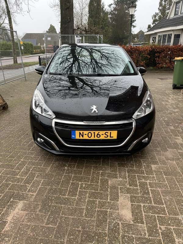 Zwart Gebruikt 2016 Peugeot 208 Premium Hatchback | € 7.950 (Iets duurder) - Afbeelding 1/4