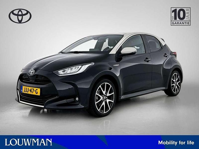 Zwart Gebruikt 2021 Toyota Yaris Hybrid Executive Hatchback | € 22.445 (Eerlijke prijs) - Afbeelding 1/3