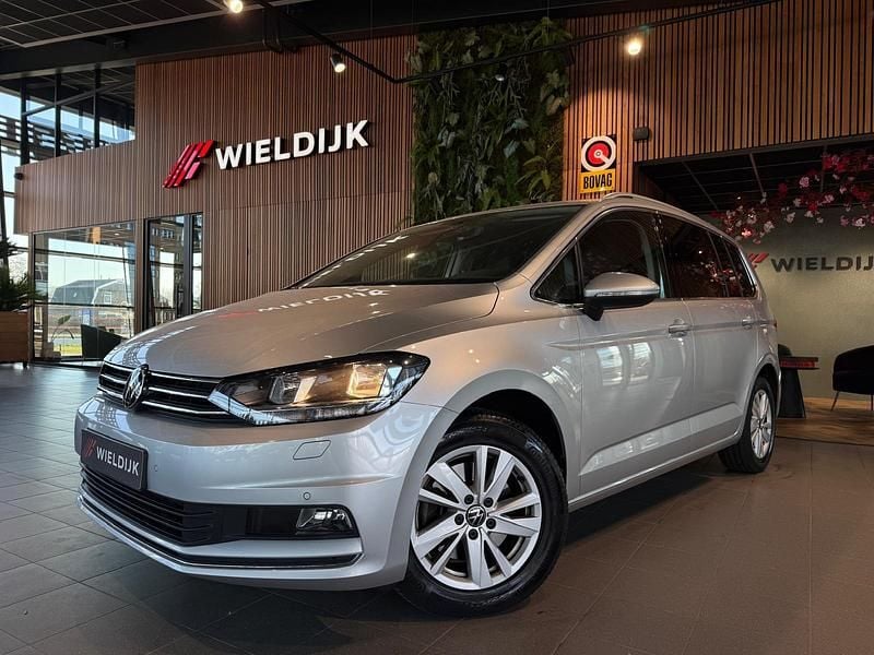 Grijs Occasion 2021 VW Touran Highline MPV | € 26.900 (Goede deal) - Afbeelding 1/3