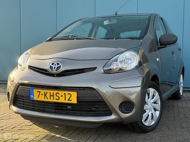 Occasion Toyota Aygo Comfort 68 PK (50 kW) 2013 Bruin Hatchback