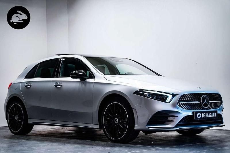 Zilver Gebruikt 2022 Mercedes A250 AMG Hatchback | € 32.900 (Eerlijke prijs) - Afbeelding 1/4