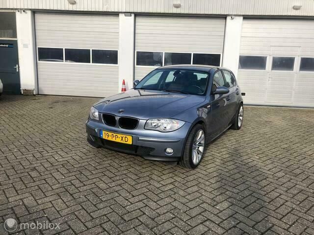 Blauw Gebruikt 2004 BMW 116 Executive Hatchback | € 3.150 (Eerlijke prijs) - Afbeelding 1/4