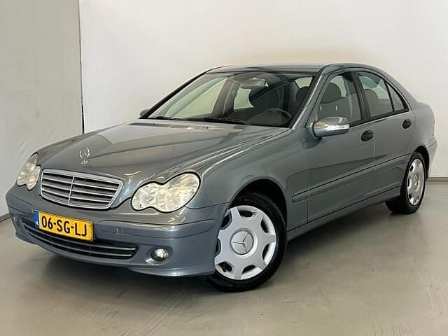 Grijs Gebruikt 2006 Mercedes C200 Sedan | € 2.450 (Goede deal) - Afbeelding 1/4