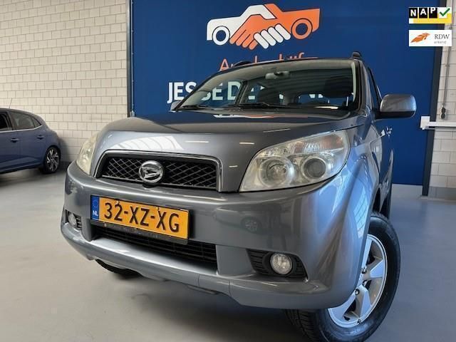 Grijs, metallic lak Gebruikt 2007 Daihatsu Terios SUV | € 6.950 (Eerlijke prijs) - Afbeelding 1/4