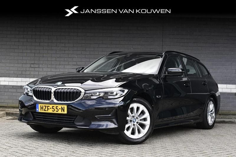Zwart Gebruikt 2022 BMW 320e Stationwagen | € 27.700 (Super prijs) - Afbeelding 1/4