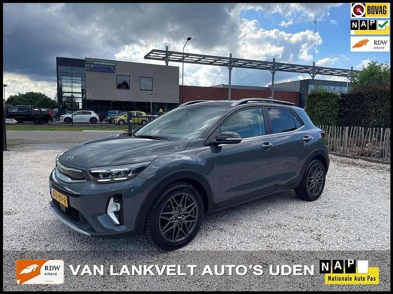 Grijs Gebruikt 2021 Kia Stonic SUV | € 18.950 (Eerlijke prijs) - Afbeelding 1/4